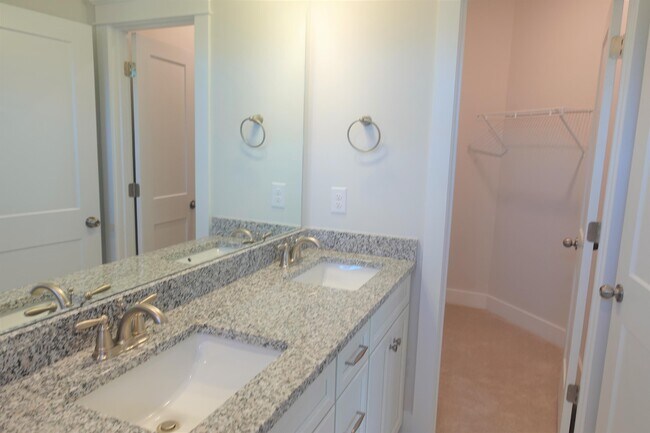 Building Photo - 160 Xander Dr