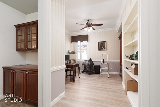 Building Photo - Beautiful home located in the gated commun...