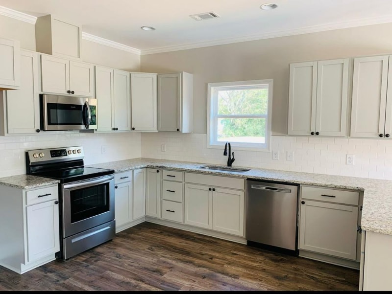 Building Photo - 106B Elm St