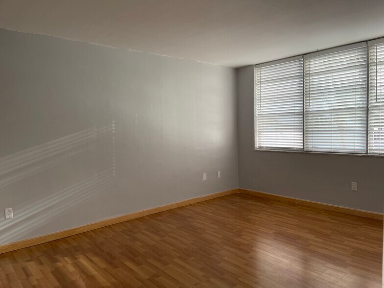 Master bedroom - 1865 79th Street Cswy