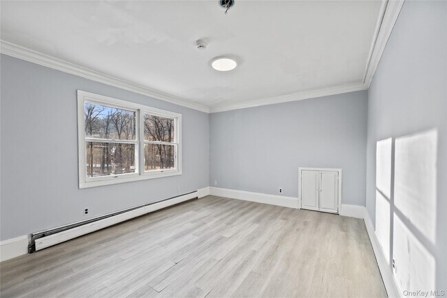 Building Photo - 996 Haverstraw Rd