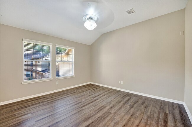 Building Photo - 77 Woodlily Pl