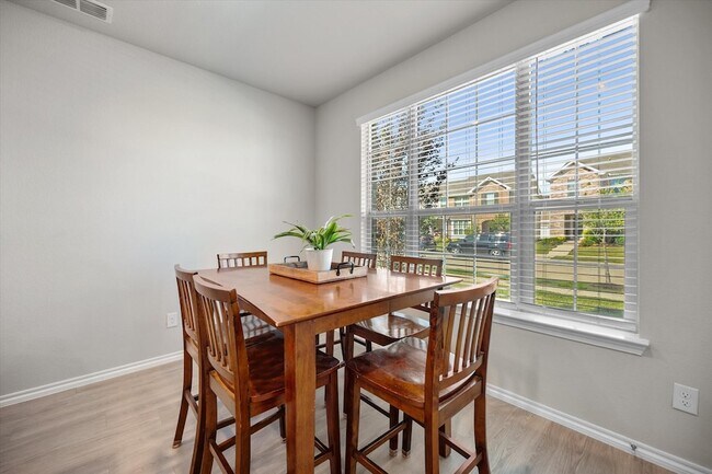 Building Photo - 3500 Brentwood Dr