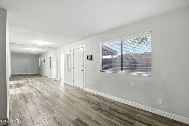Building Photo - 1115 N 84th Pl