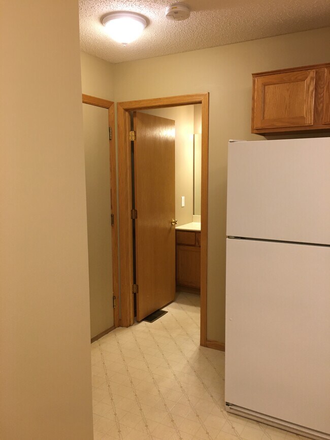 Kitchen/powder room - 8958 Spring Ln