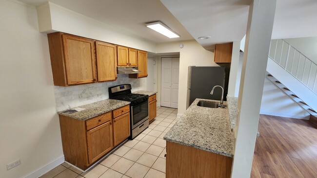 Building Photo - 653 Hale Ct