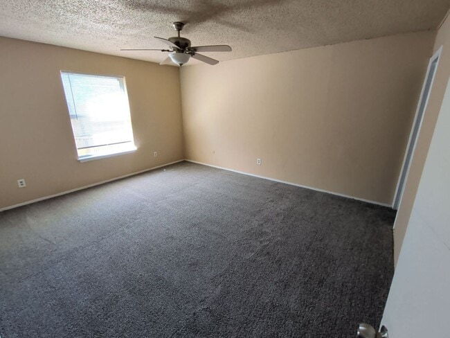 Building Photo - 4702 Green Hollow Dr