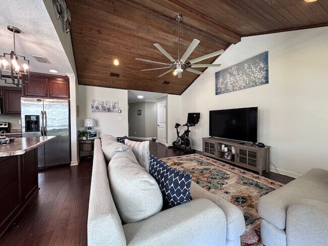Building Photo - Charming 3BR/2BA Home with Vaulted Wood Ceiling, Island Kitchen & Privacy Fence – Nelson Hill Sub...