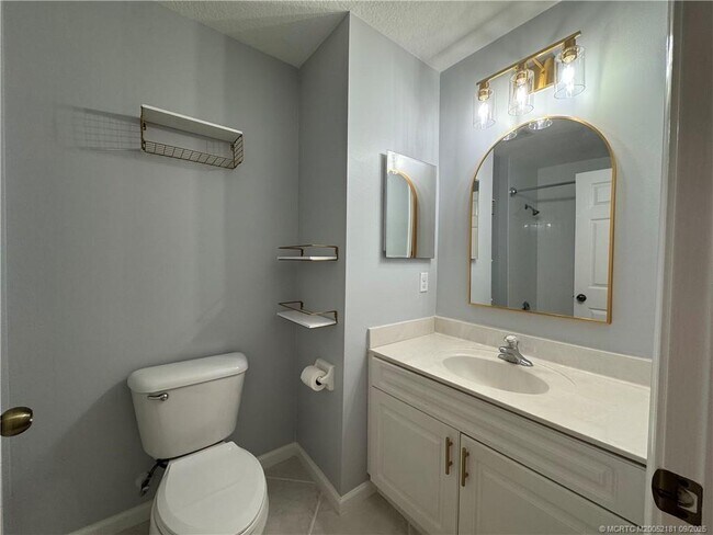Building Photo - 4567 SE Murray Cove Cir