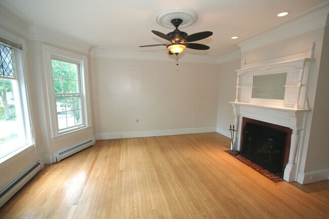 Building Photo - 47 Mt Vernon St