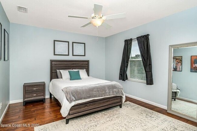 Building Photo - End Unit in Lake Washington Townhomes!!