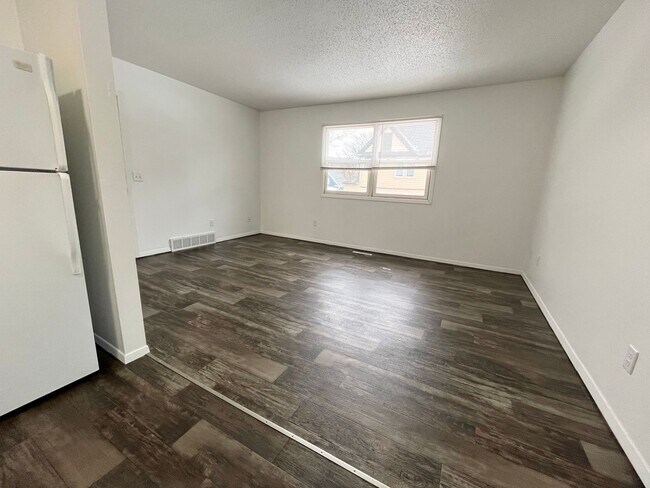 Building Photo - 312 N Spring Ave