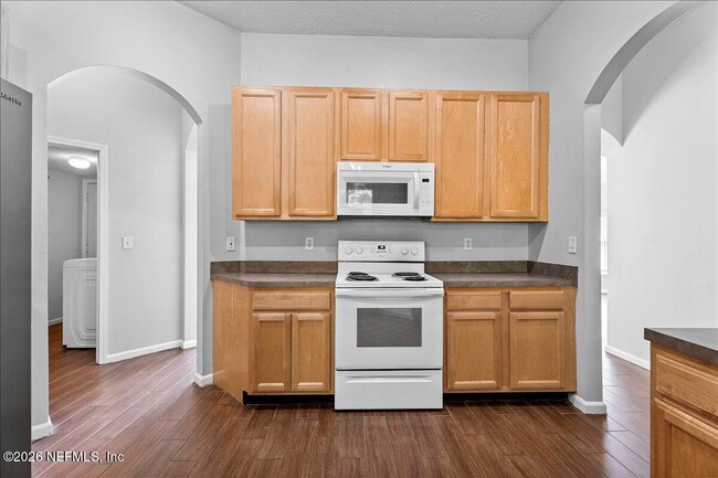 Building Photo - 8871 Canopy Oaks Dr