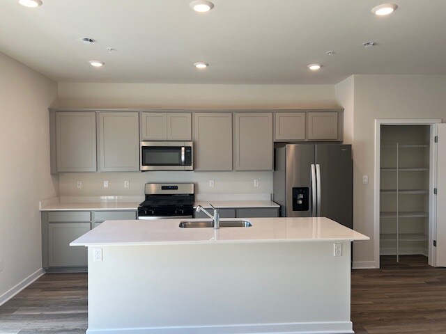 Building Photo - 7402 Calm Retreat Blvd