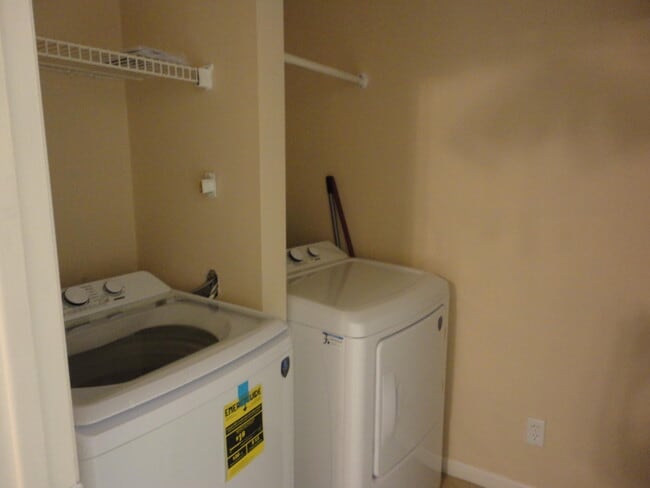 Building Photo - 212 Sparrow Dr