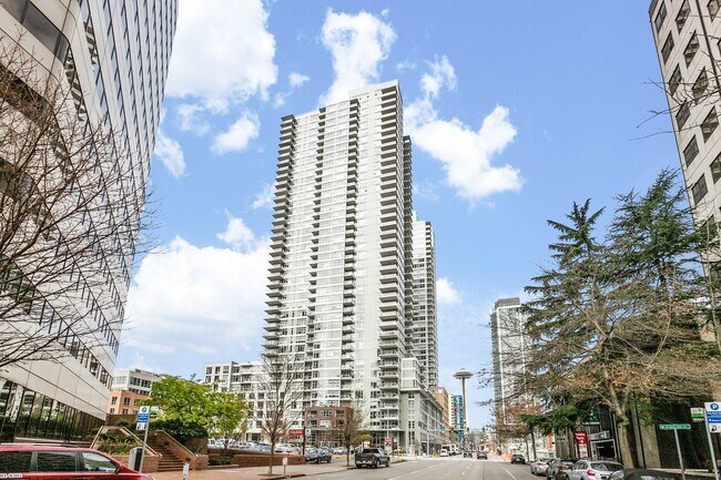 Building Photo - Stellar Denny Triangle Luxury Condo