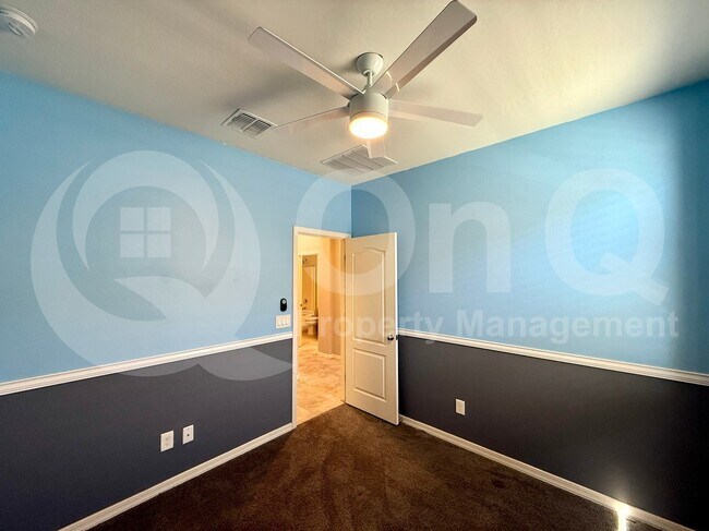 Building Photo - 2922 E Wayland Dr