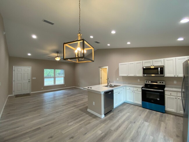 Building Photo - Beautiful Home Desirable SW Ocala Neighborhood 3/2/2 **WON"T LAST**