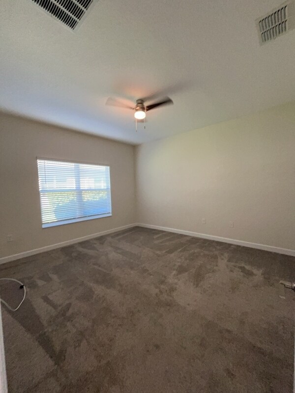 Building Photo - 1058 Quaker Rdg Ln