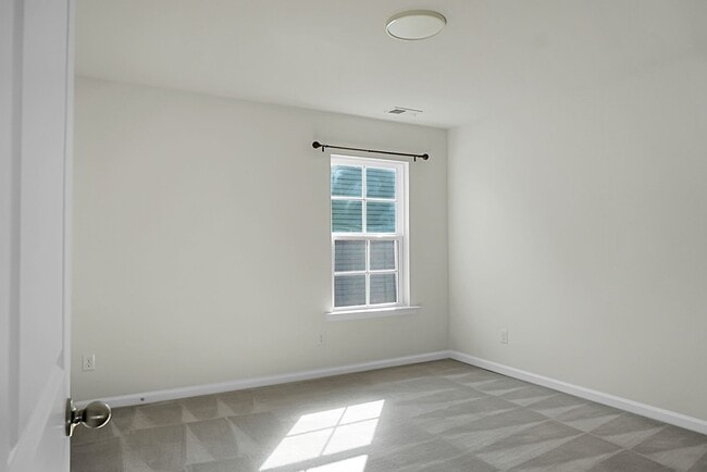 Building Photo - Beautiful 3 Bedroom, 2.5 Bath-Monks Corner...