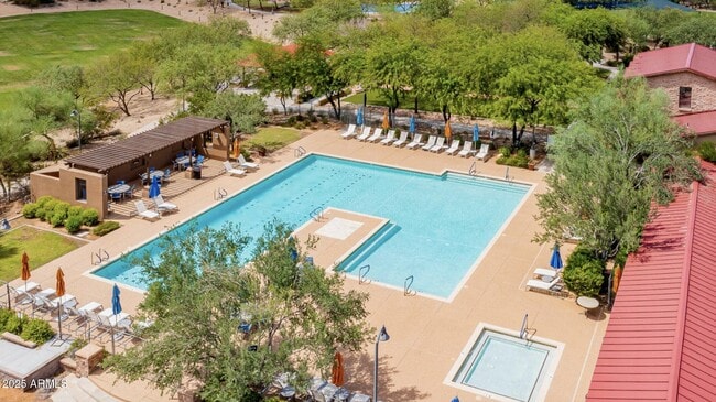 Building Photo - 2025 W Calle Del Sol