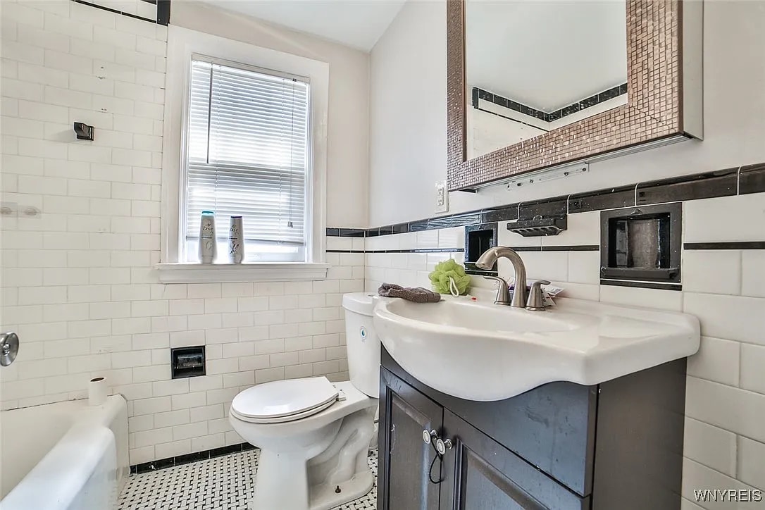 Building Photo - 660 Cleveland Dr