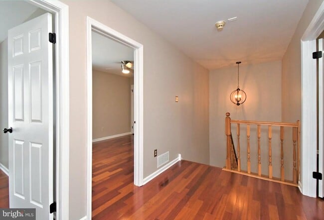 Building Photo - 6 Kanon Ct