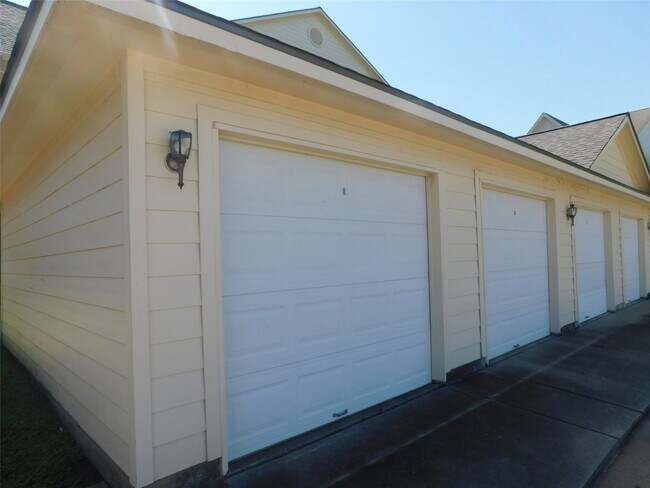 Building Photo - 2710 Grants Lake Blvd