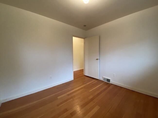 Building Photo - Charming 3-Bed, 2-Bath Gem with Fully Fenced Yard in Lynden