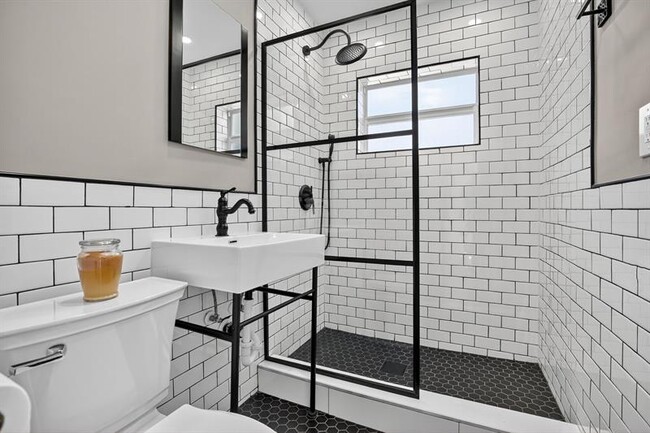 Building Photo - 642 SW 11th St