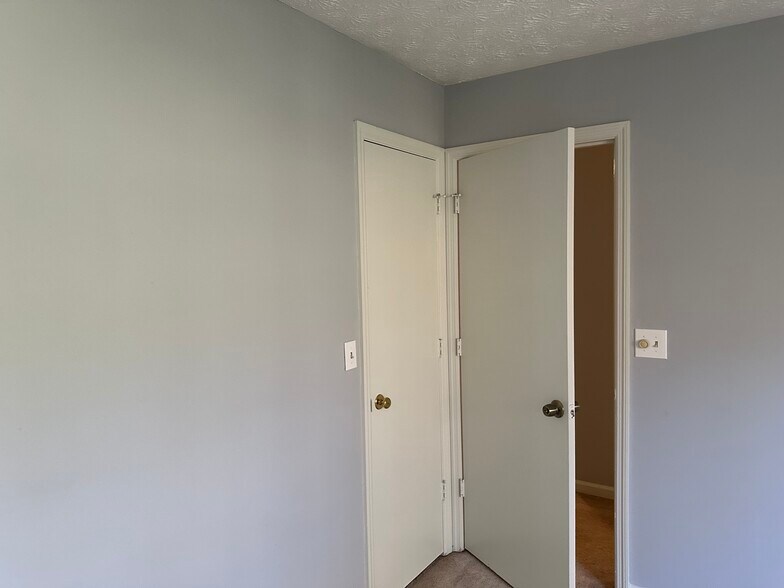 Building Photo - 1057 Rock Creek Ln