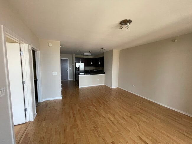 Building Photo - 807 Davis St