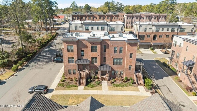 Building Photo - 12 Brownstone Ln