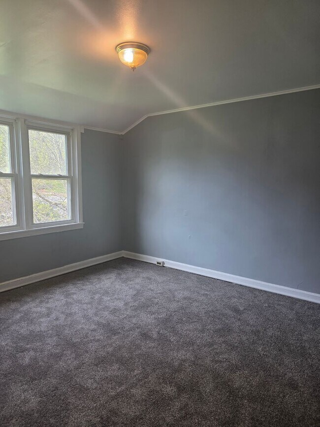 Building Photo - 403 Greenhill Ave