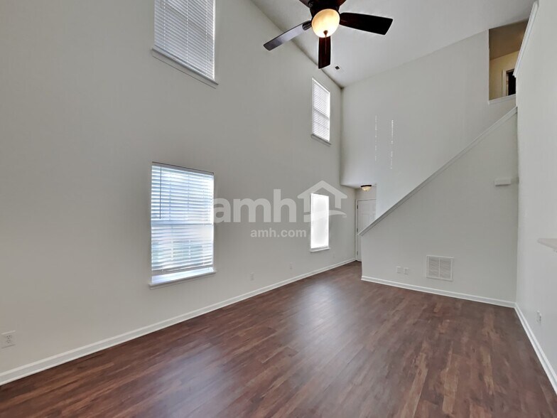 Building Photo - 3056 Teton Dr