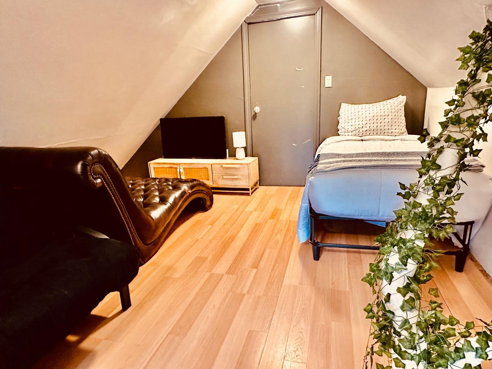 Building Photo - 46 Dillingham St