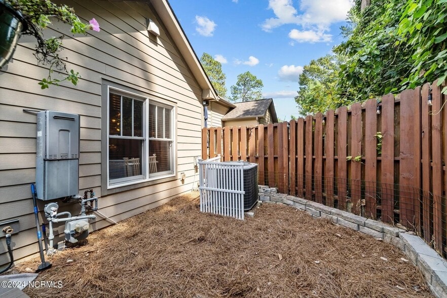 Building Photo - 177 Pinebranch Ct