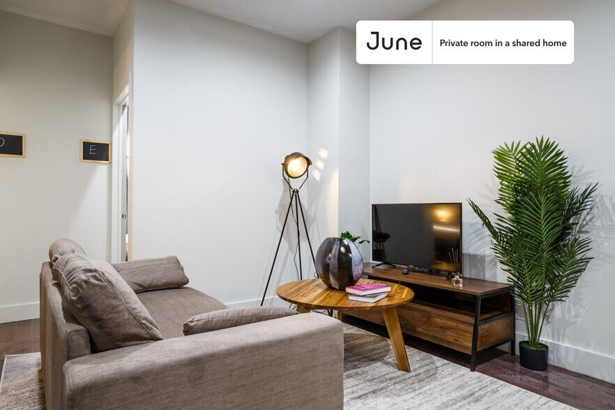 Building Photo - Room in Shared 5 bed/2 bath home in West Harlem