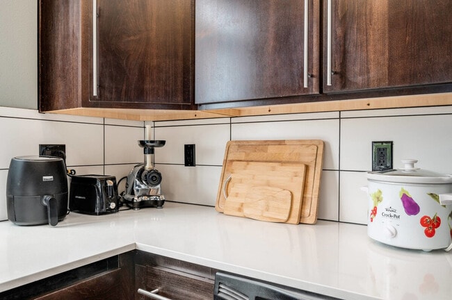 Building Photo - 1308 E Marion St