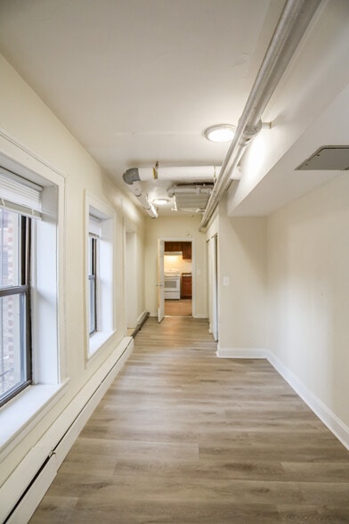 Building Photo - 7445 N Greenview Ave