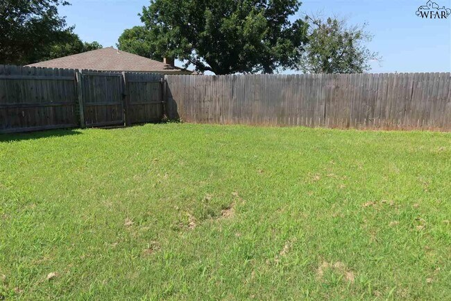 Building Photo - 5030 Edgecliff Dr