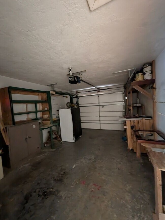 Building Photo - Lovely large 2/2/1 in Beverly HIlls