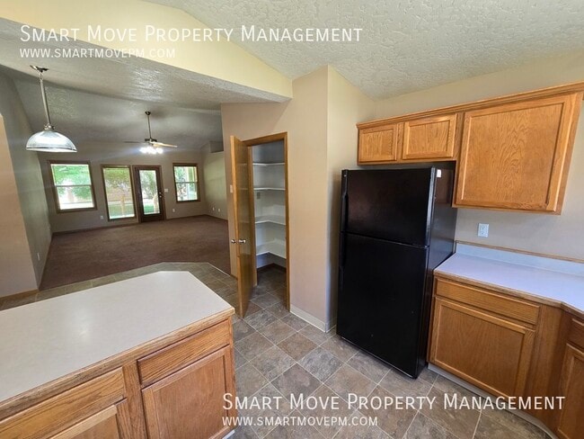 Building Photo - 2593 N Ridgebury Way