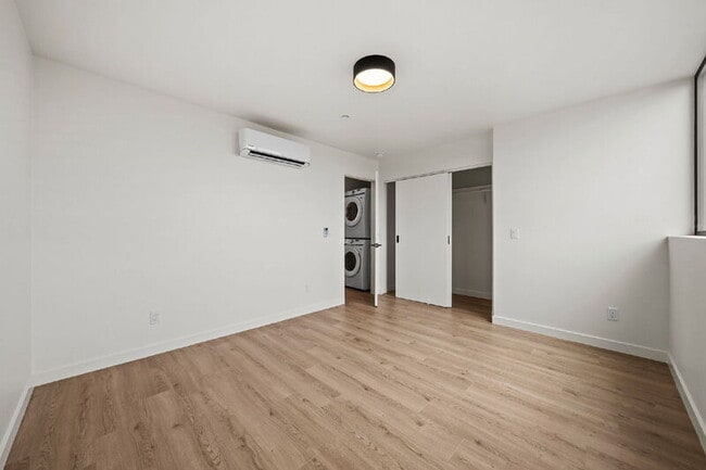 Building Photo - 2664 L St