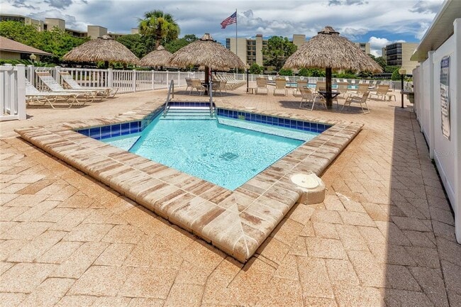 Building Photo - 2700 Cove Cay Dr