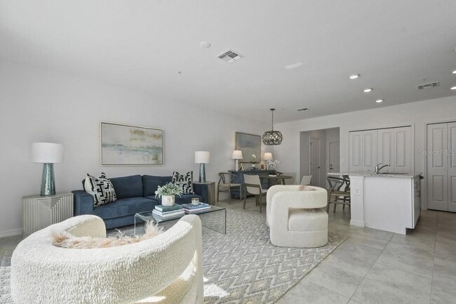 Building Photo - 4915 1st Ave E