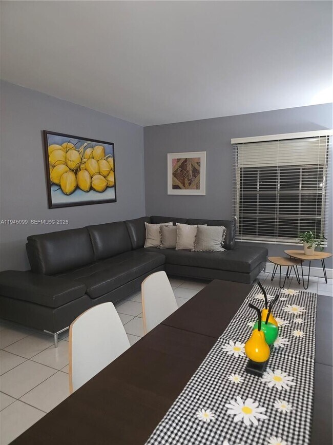 Building Photo - 2171 NE 66th St