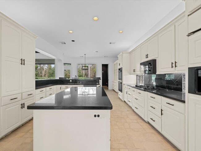 Building Photo - 15318 Beecham Dr