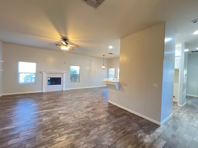 Building Photo - NORTHWEST BAKERSFIELD