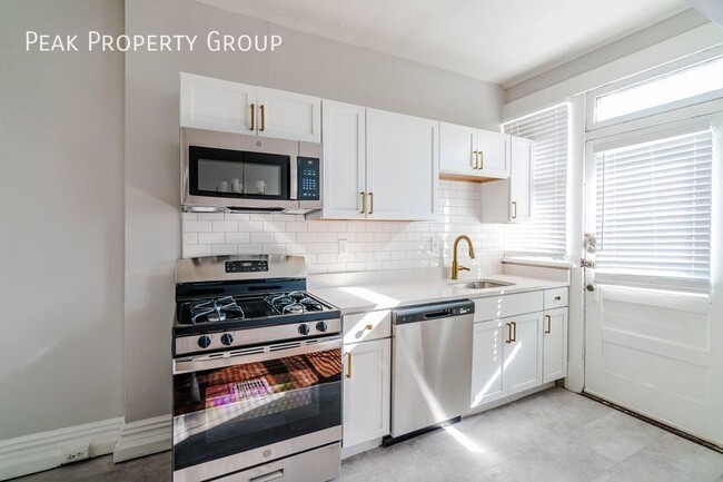 Building Photo - AVAILABLE NOW! Newly Renovated 2 Bedroom T...